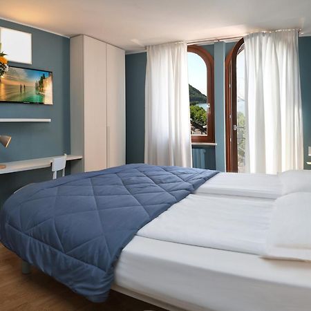 גארדה Albergo All'Ancora מראה חיצוני תמונה