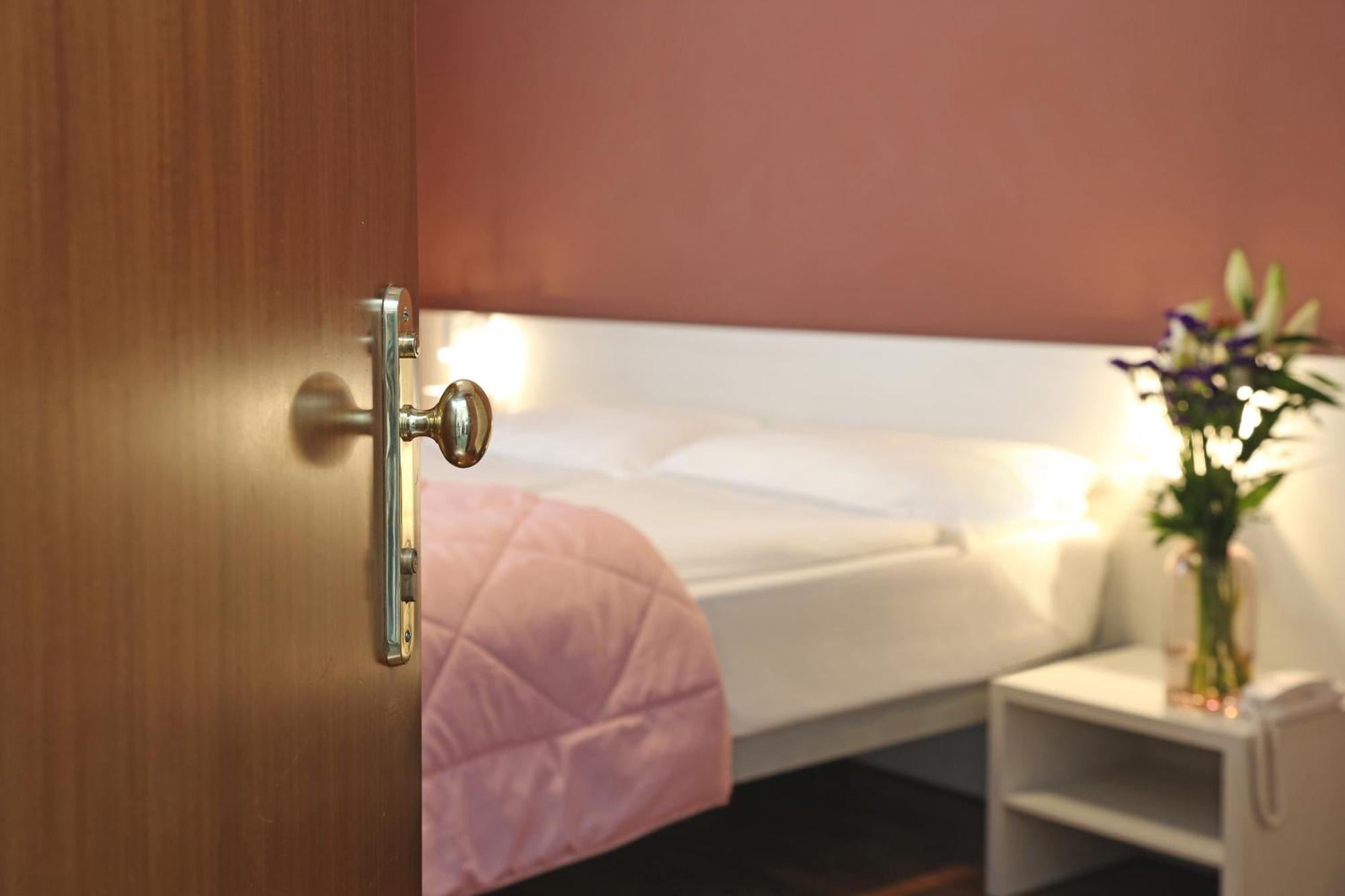 גארדה Albergo All'Ancora מראה חיצוני תמונה
