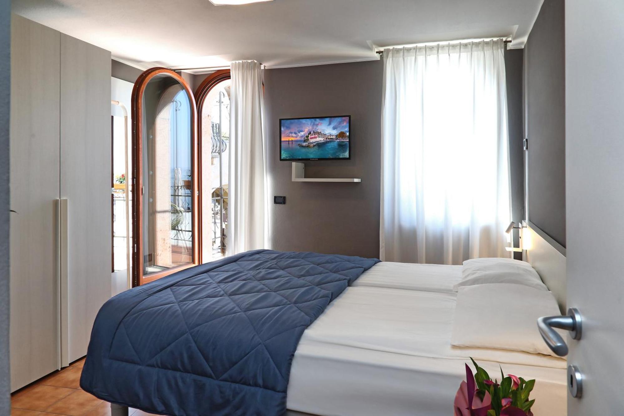 גארדה Albergo All'Ancora מראה חיצוני תמונה