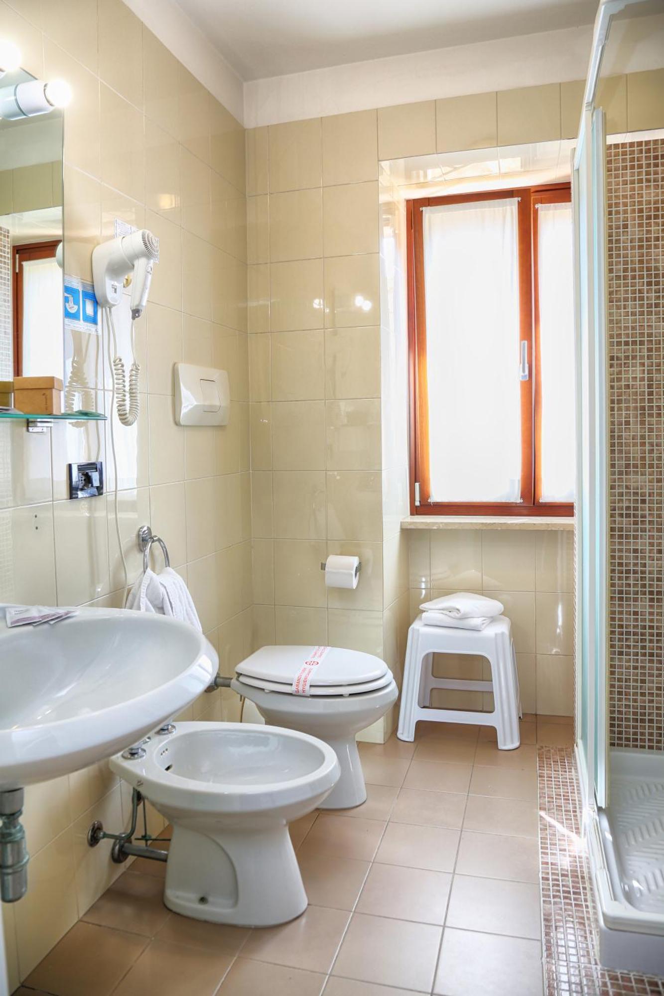 גארדה Albergo All'Ancora מראה חיצוני תמונה