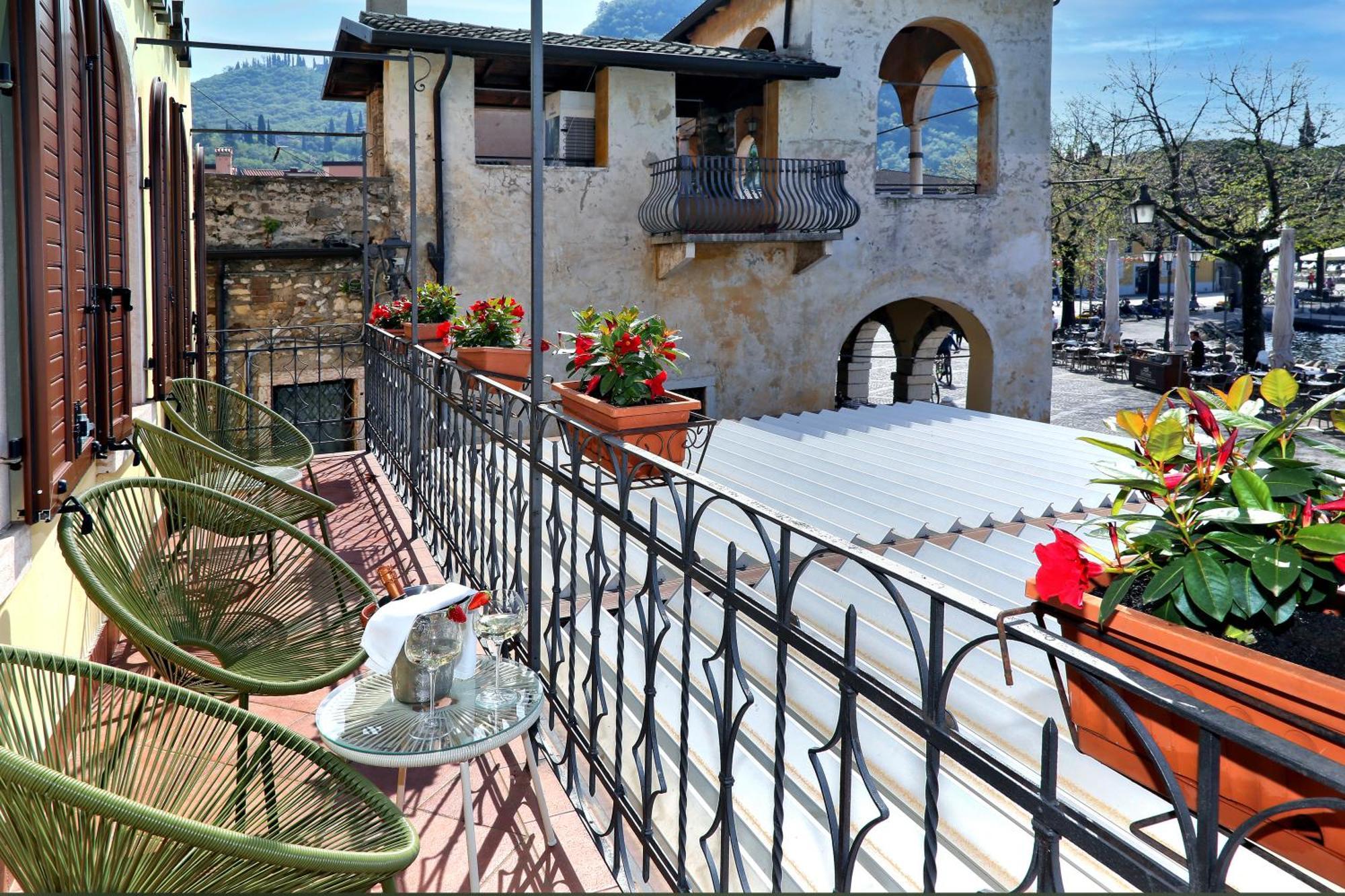 גארדה Albergo All'Ancora מראה חיצוני תמונה