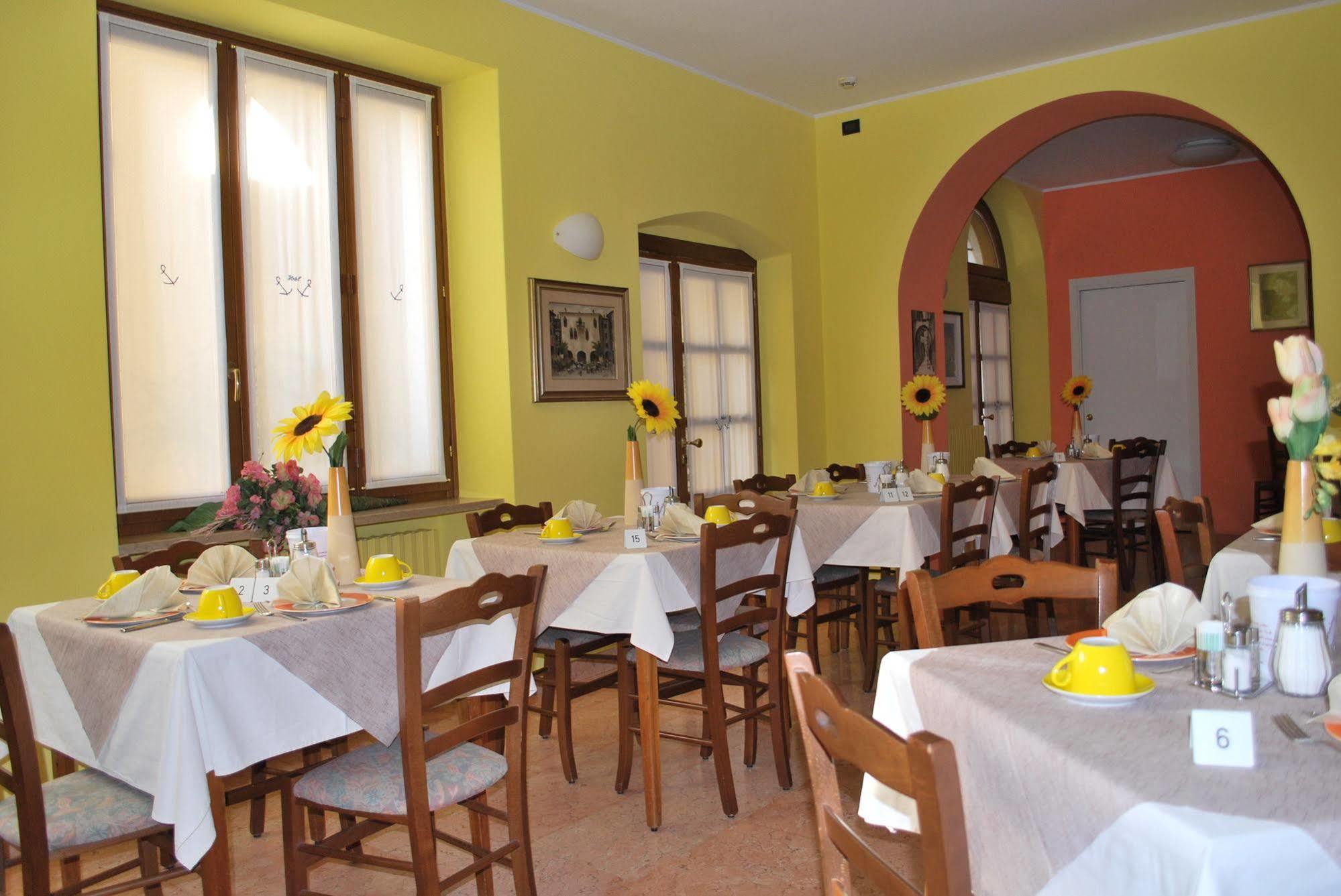 גארדה Albergo All'Ancora מראה חיצוני תמונה